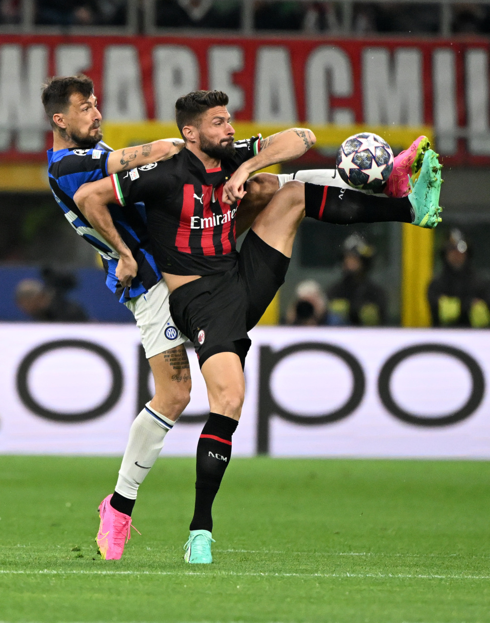 员在面对巨 员在面对巨