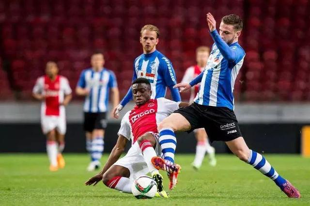 中表现突出 中表现突出